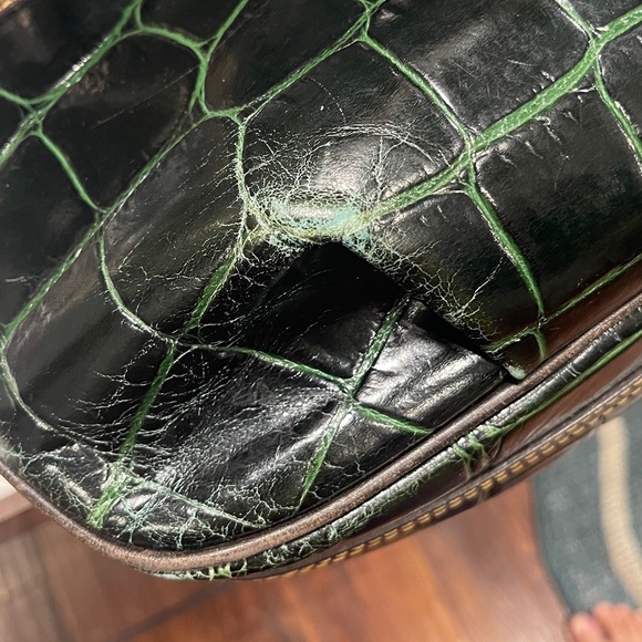 Dooney & Bourke Embossed Alligator Pattern Green Leather Shoulder Bag - Picture 13 of 13